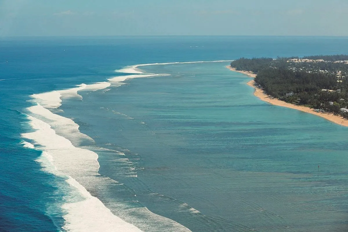 Le lagon de l'Hermitage et sa plage de sable blanc à La Réunion